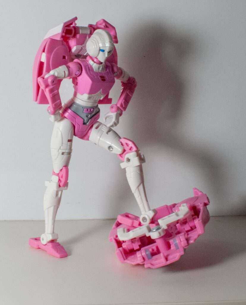Bot Reviews: Transformers: Earthrise Deluxe Arcee - Children of Primus