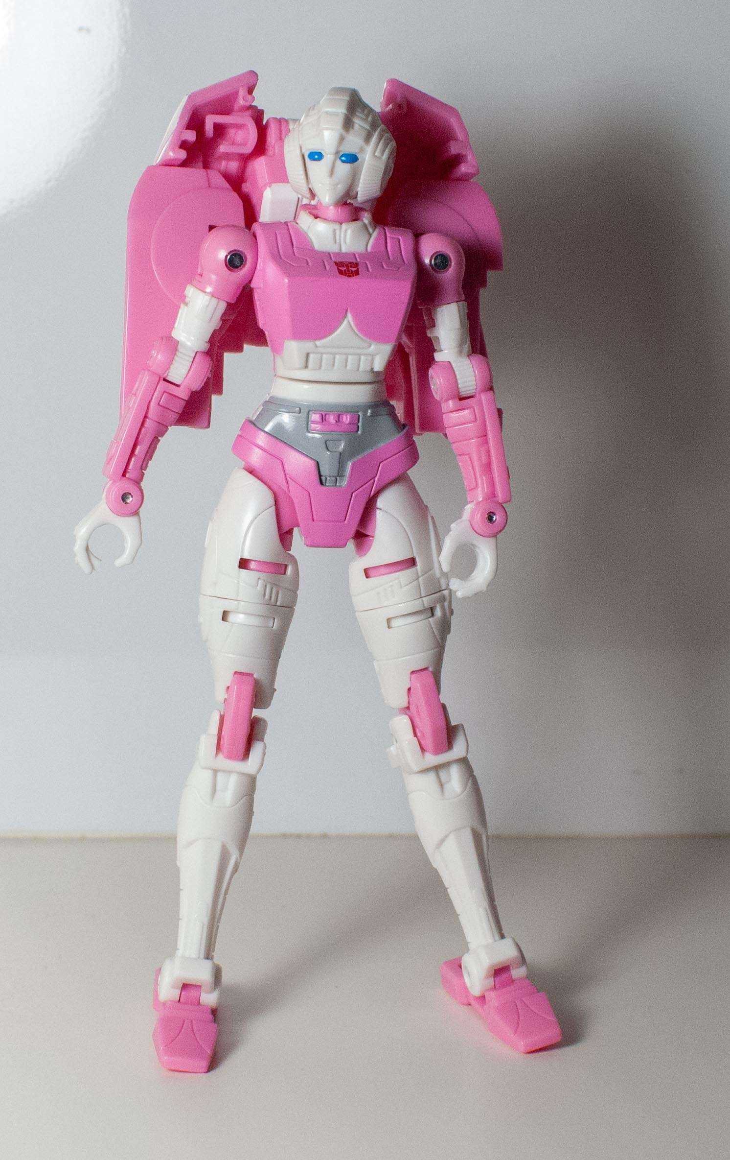 Bot Reviews: Transformers: Earthrise Deluxe Arcee - Children of Primus