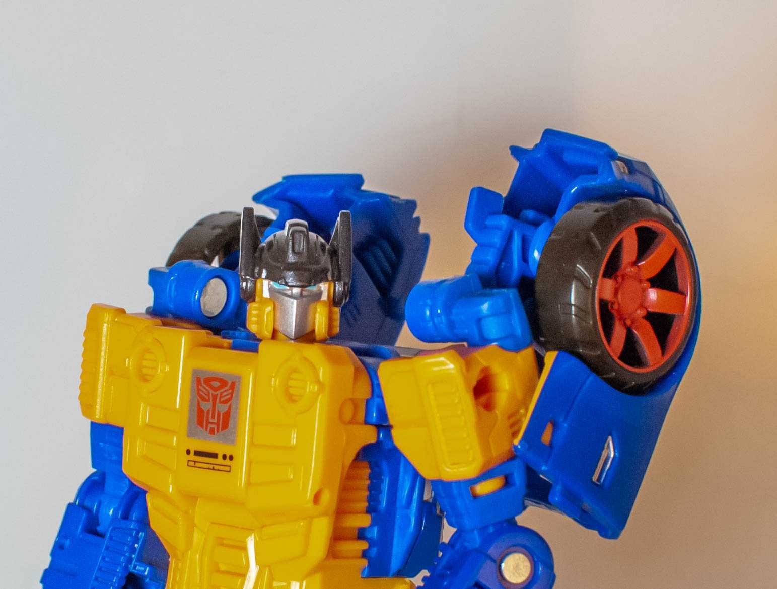 Bot Reviews: Transformers: Power of the Primes Deluxe Punch/Counterpunch, with Prima Prime