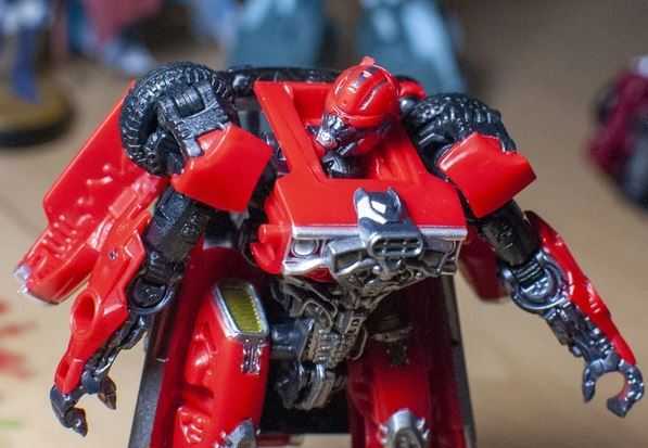 Retro Bot Reviews: Transformers: Studio Series Deluxe Shatter (Version 1.0)