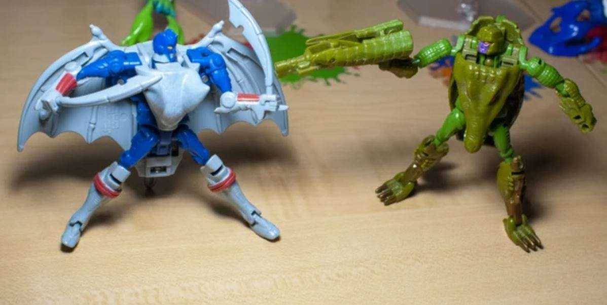 Retro Bot Reviews: Transformers: Beast Wars Basic Optimus Primal versus Megatron