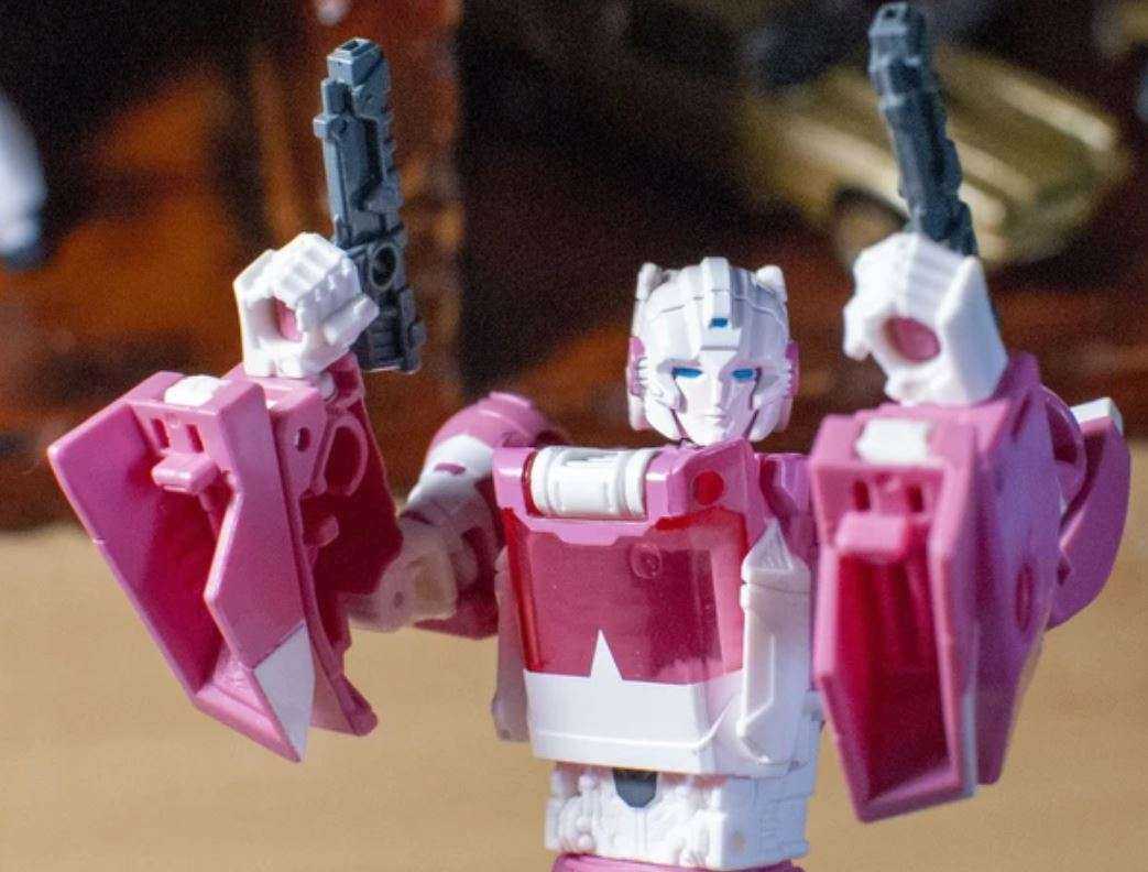 Retro Bot Reviews: Transformers: Titans Return Deluxe Arcee with Leinad and Ultra Magnus