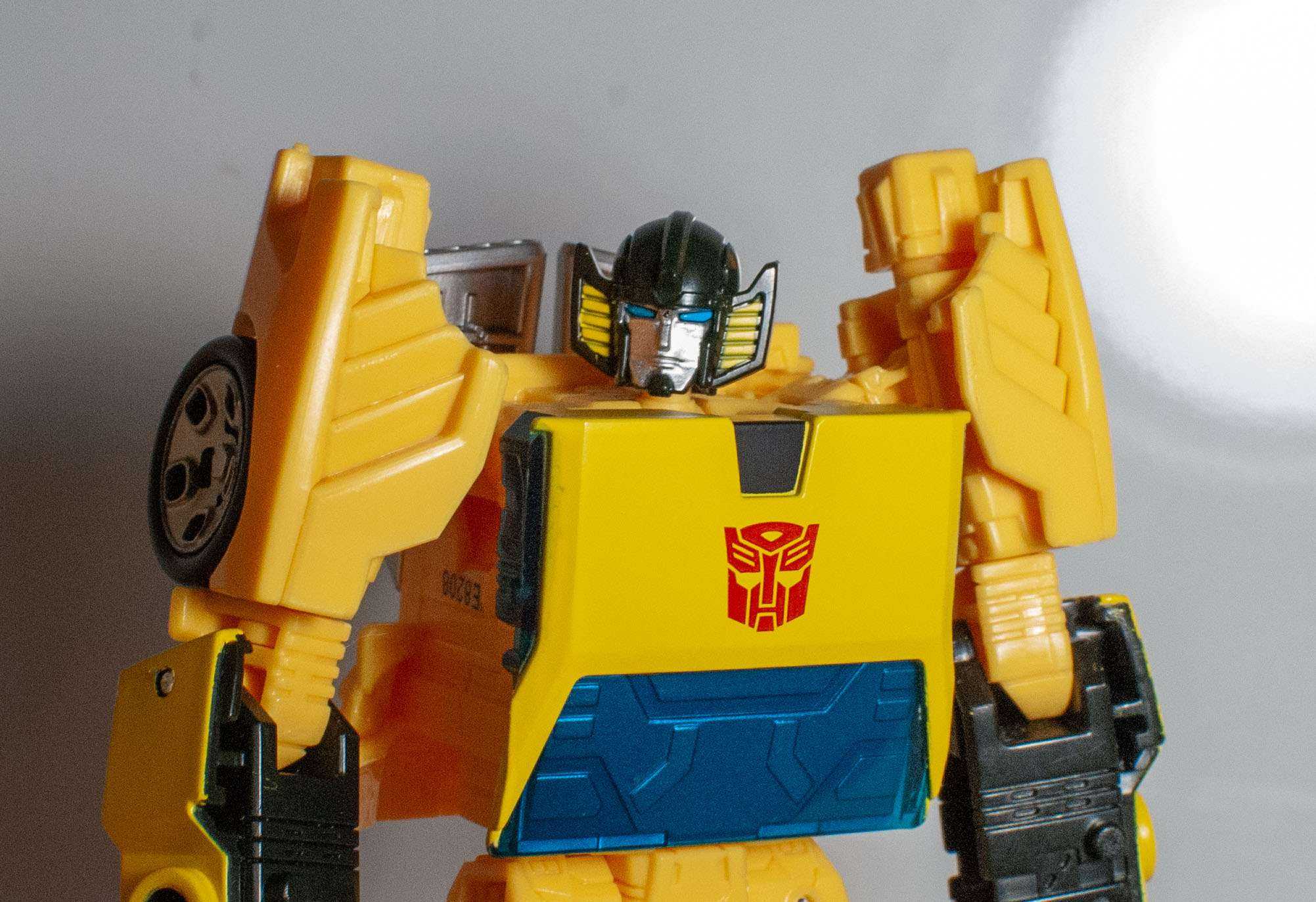 Bot Reviews: Transformers: Earthrise Deluxe Sunstreaker.