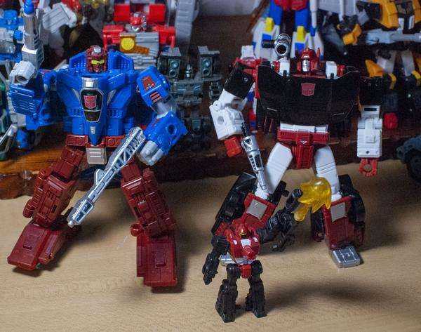 Retro Bot Reviews: Transformers: Siege Autobot Alphastrike Counterforce