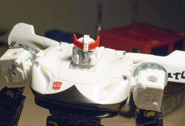 Retro Bot Reviews: Transformers: Siege Deluxe Prowl