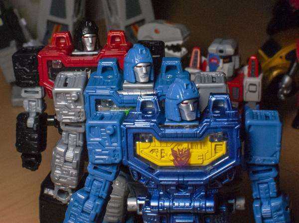 Retro Bot Reviews: Transformers: Siege Refraktor Reconnaissance Team 3-Pack