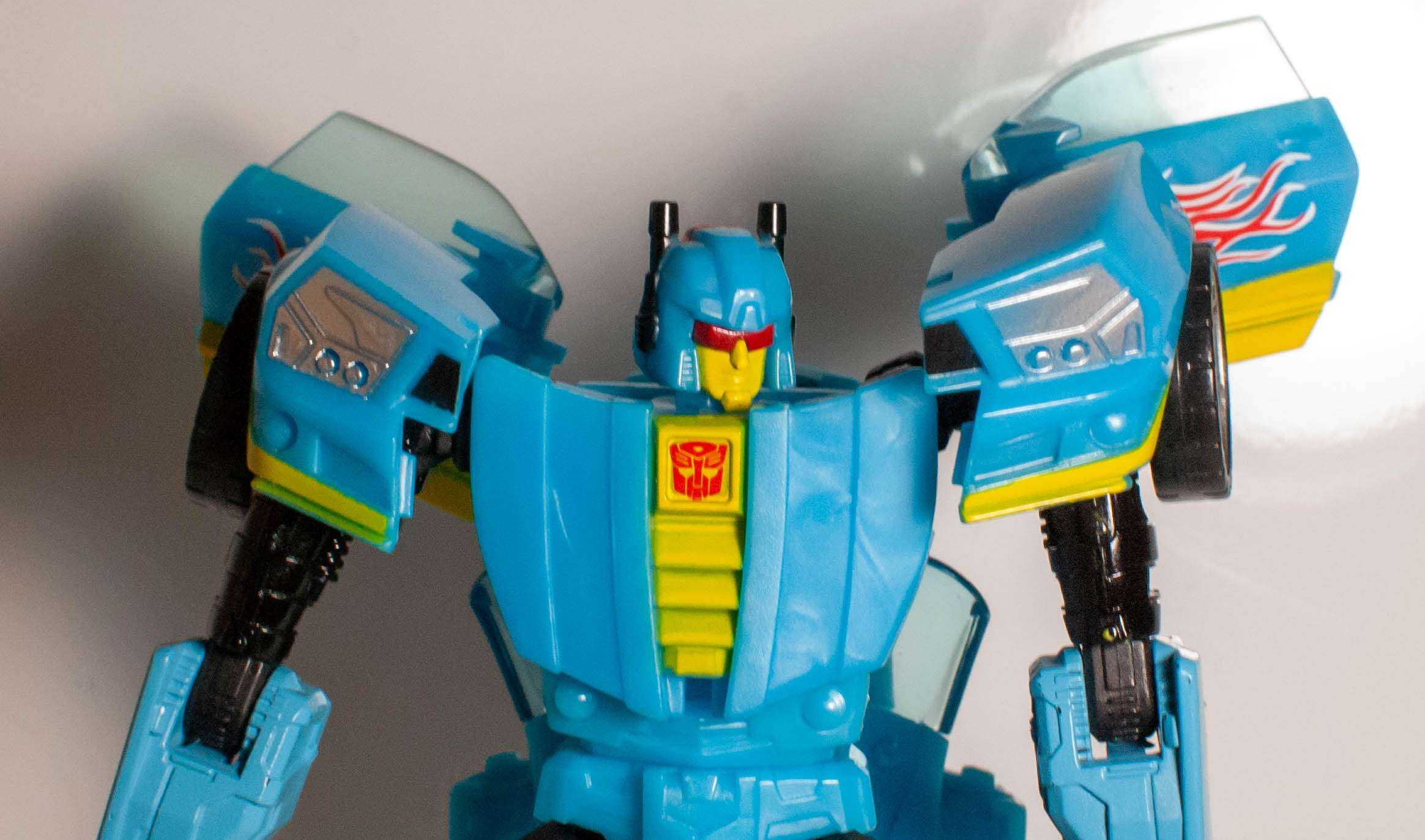 Bot Reviews: Transformers: Thrilling 30 Deluxe Nightbeat