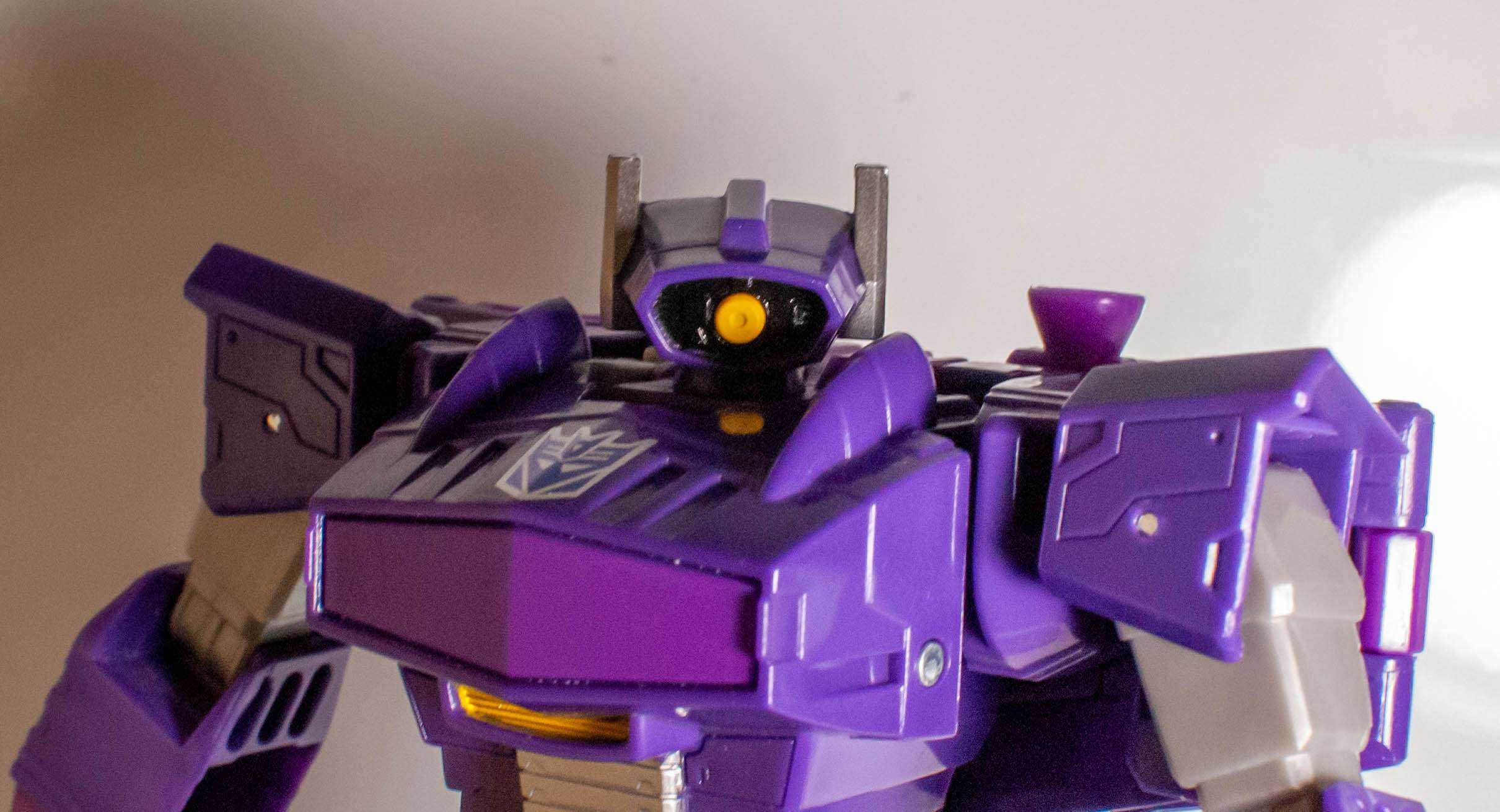 Bot Reviews: Transformers: Cyber Series Battalion Shockwave