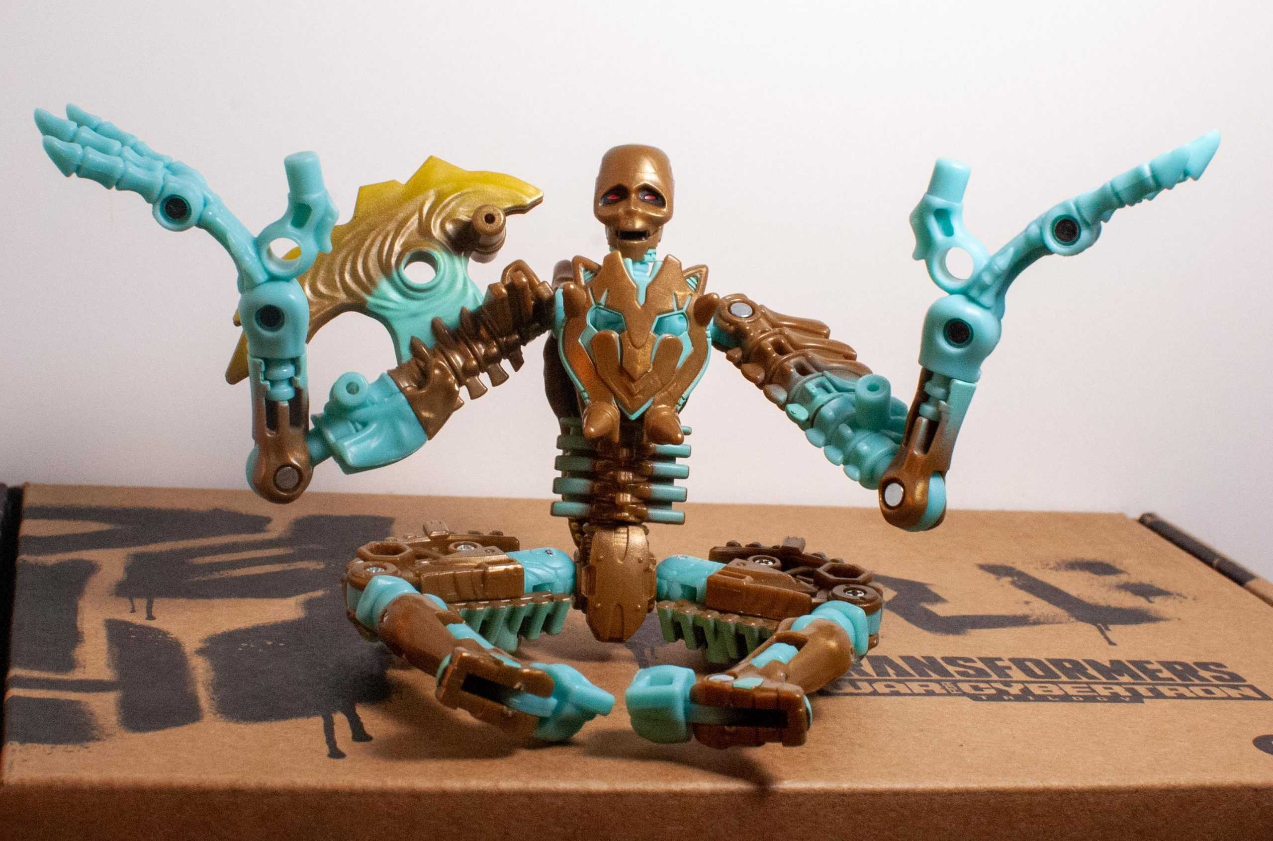 Bot Reviews: Transformers: Generations Selects Deluxe Transmutate