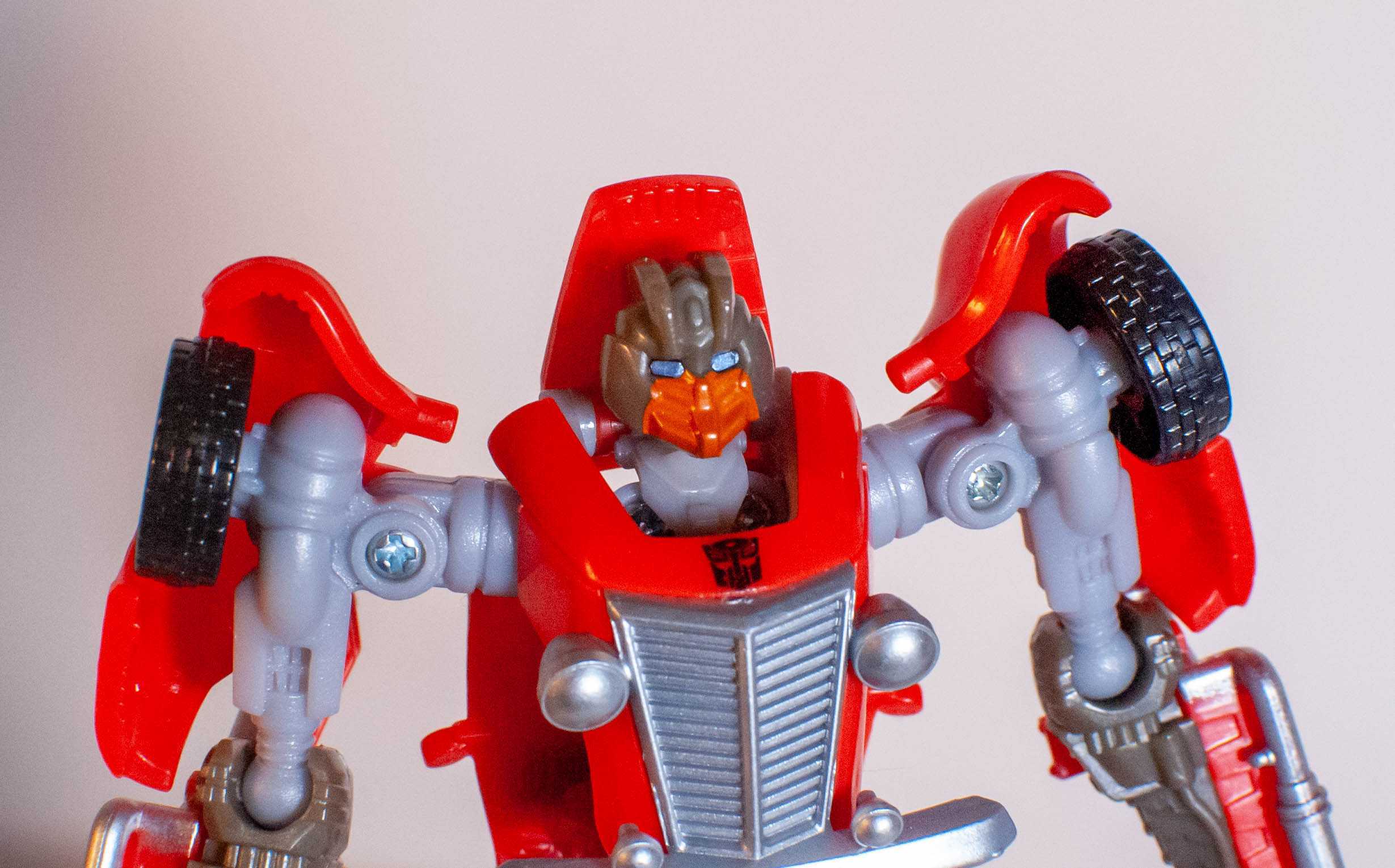 Bot Reviews: Transformers: Hunt for the Decepticons Scout Hubcap