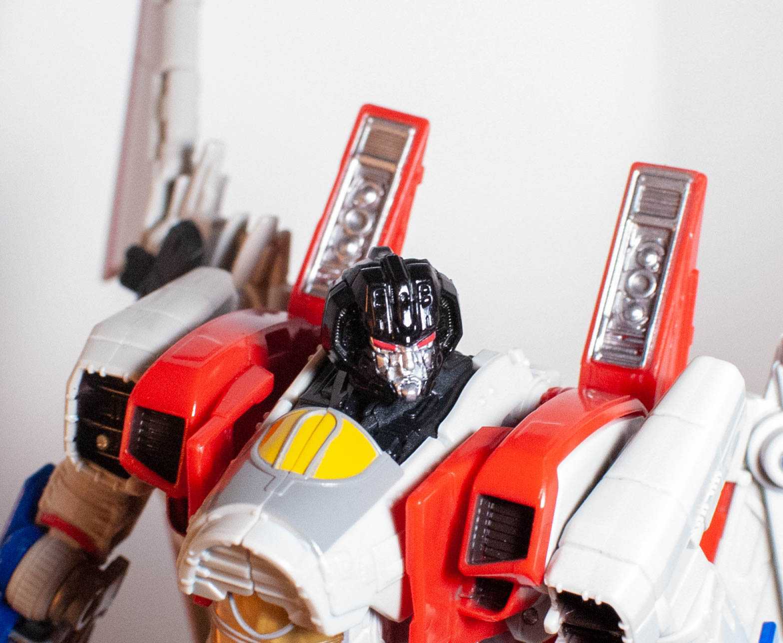 Bot Reviews: Transformers: Studio Series Voyager Starscream (Bumblebee Version)