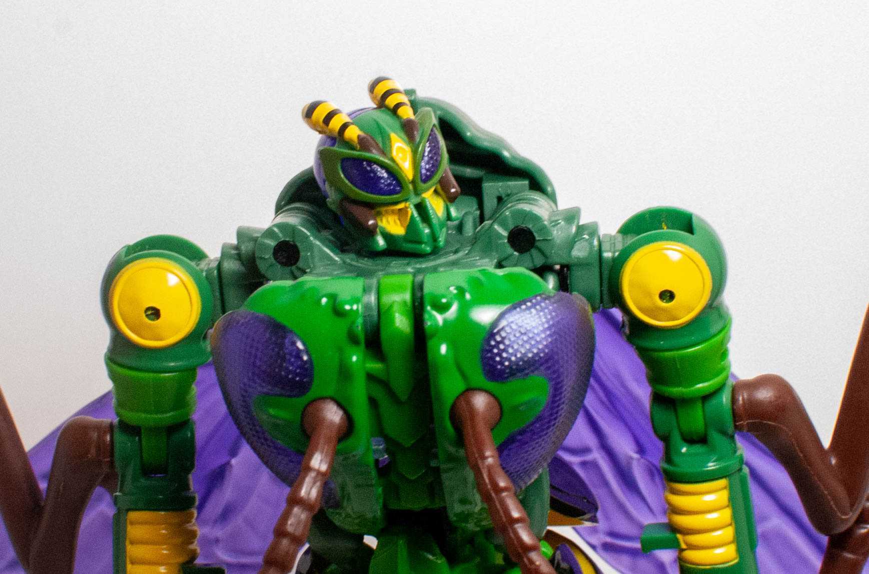 Bot Reviews: Transformers: Kingdom Deluxe Waspinator