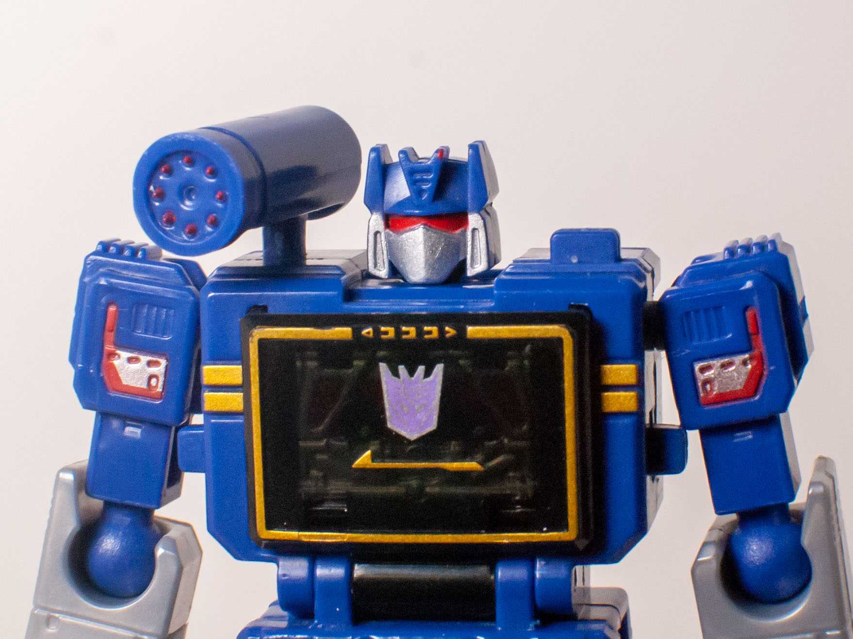 Bot Reviews: Transformers: Kingdom Core Soundwave