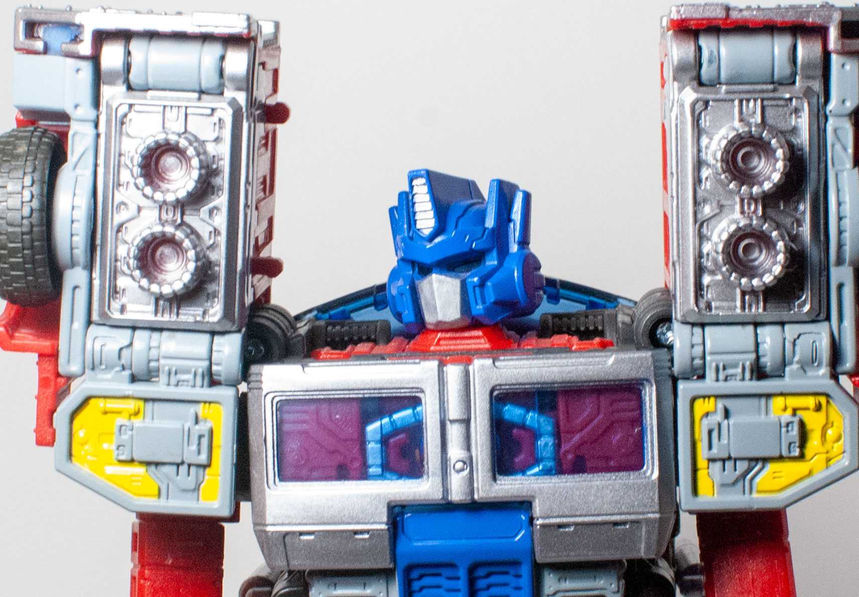 Bot Reviews: Transformers: Legacy Leader Laser Optimus Prime