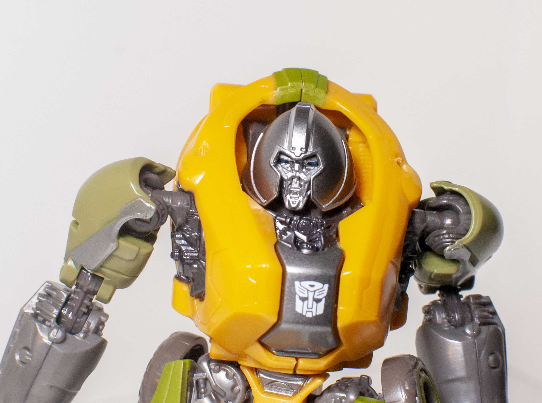 Bot Reviews: Transformers: Studio Series Deluxe Brawn (Bumblebee Version)