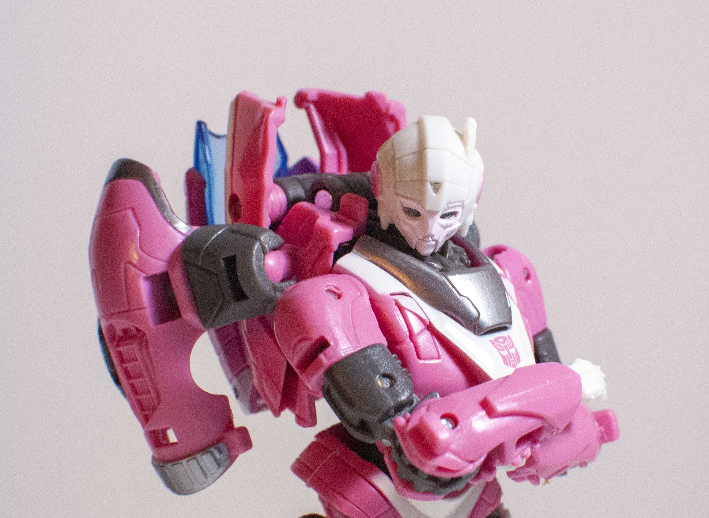 Bot Reviews: Studio Series Deluxe Arcee (Bumblebee Version)