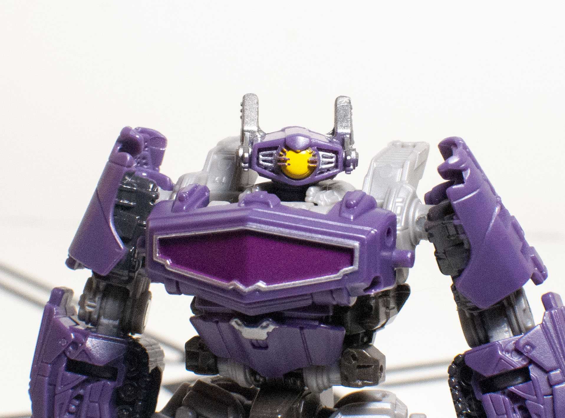 Bot Reviews: Transformers: Studio Series Core Shockwave (Bumblebee Version)