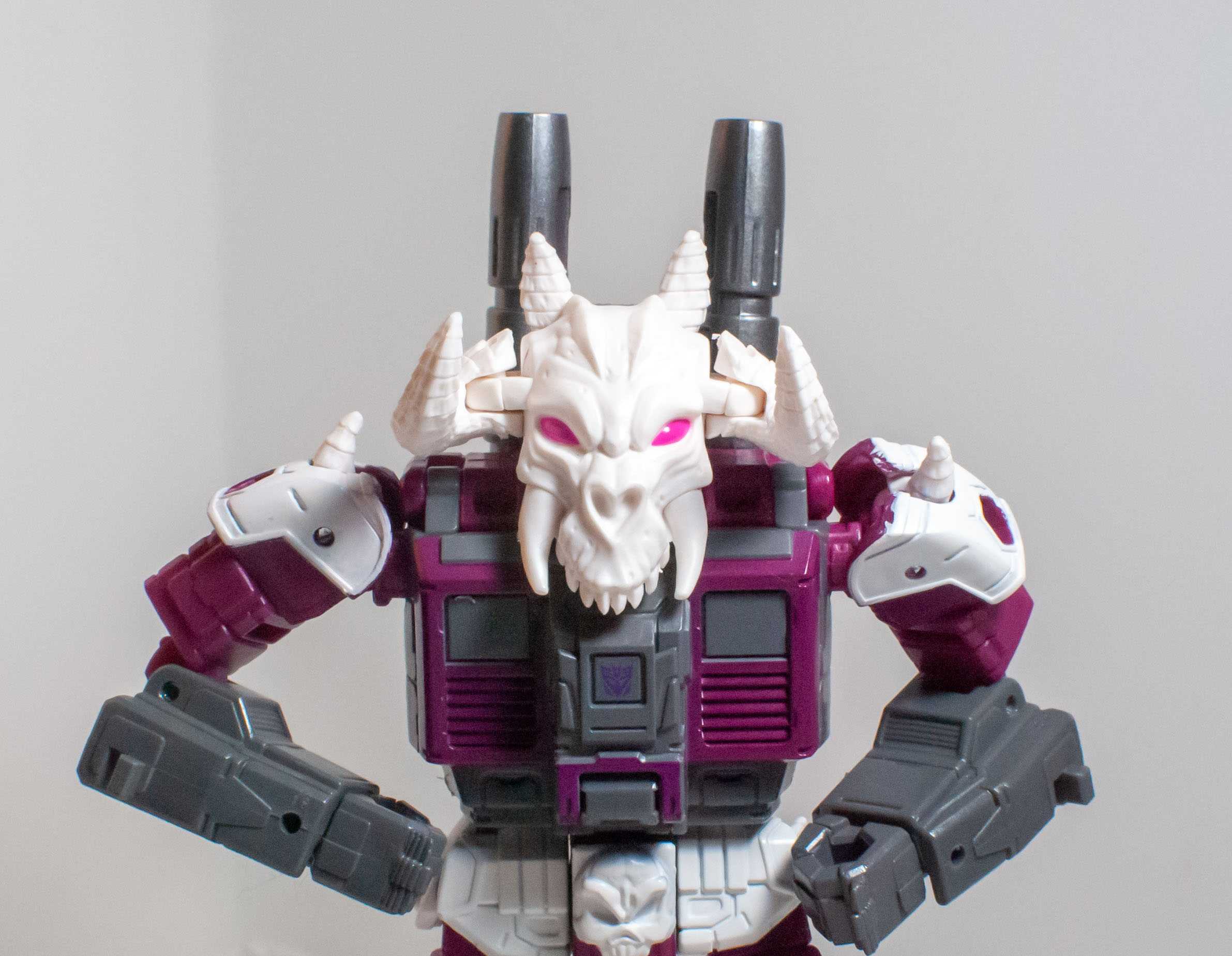 Bot Reviews: Transformers: Legacy Deluxe Skullgrin