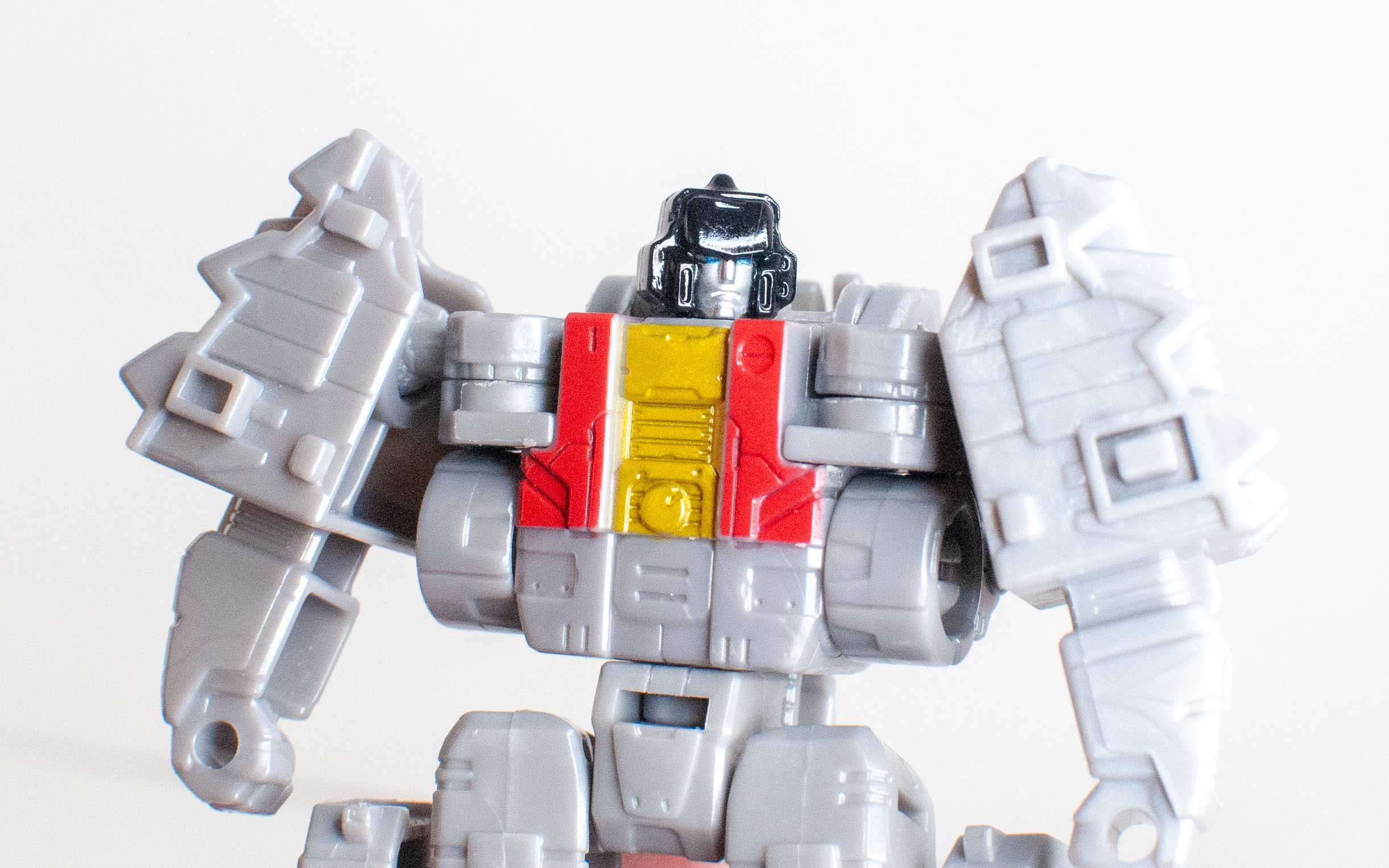 Bot Reviews: Transformers: Legacy Evolution Core Scarr