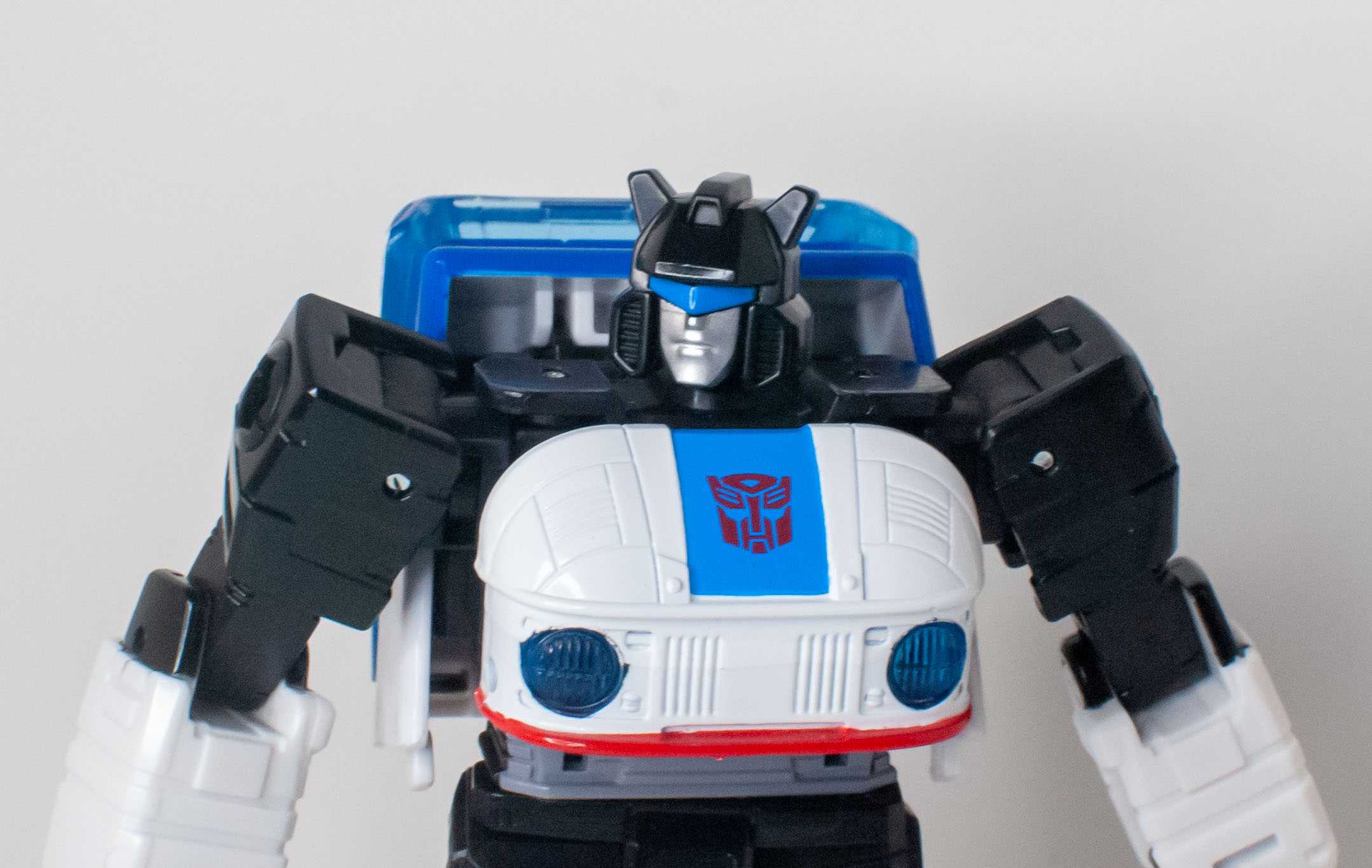 Bot Reviews: Transformers: Buzzworthy Bumblebee Deluxe Origin Jazz.