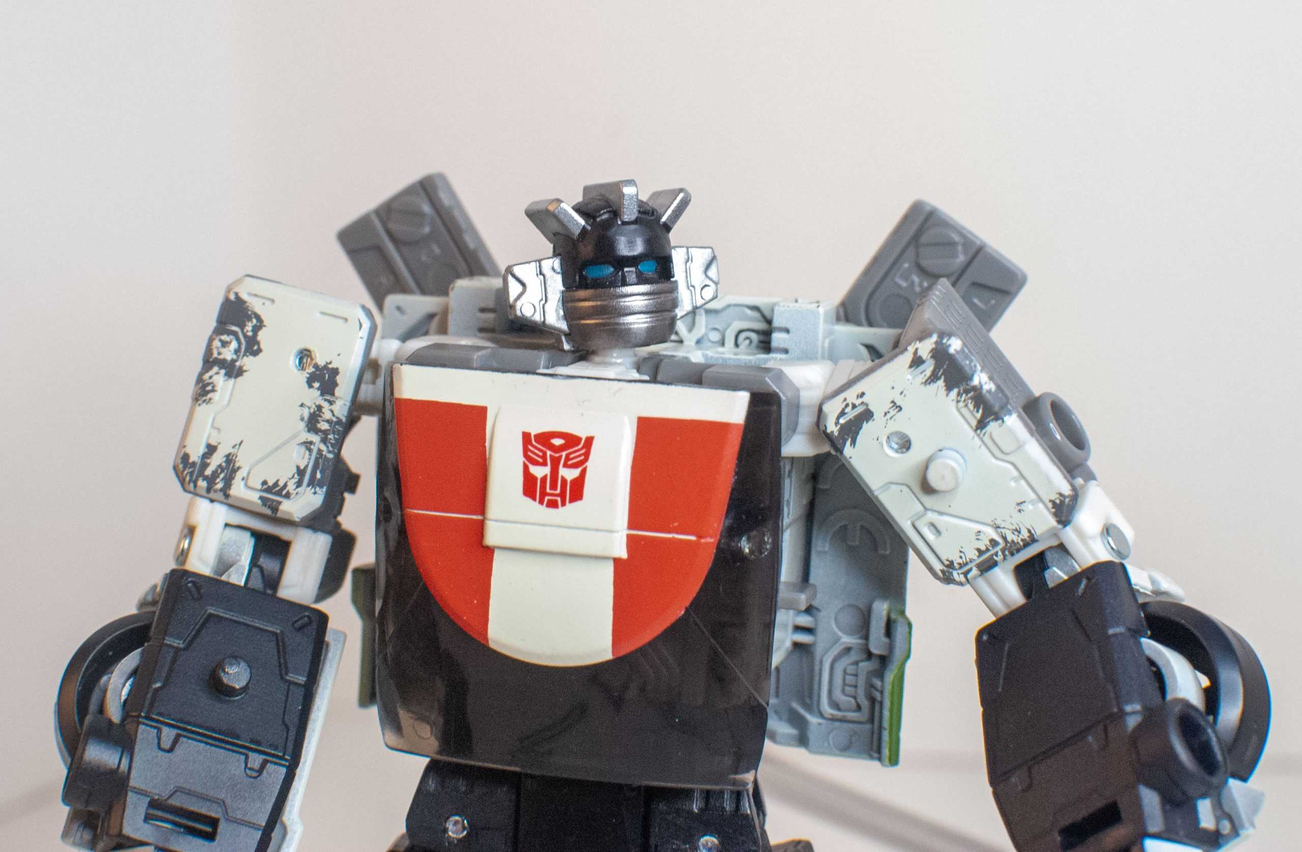 Bot Reviews: Transformers: War for Cybertron Trilogy Deluxe Wheeljack