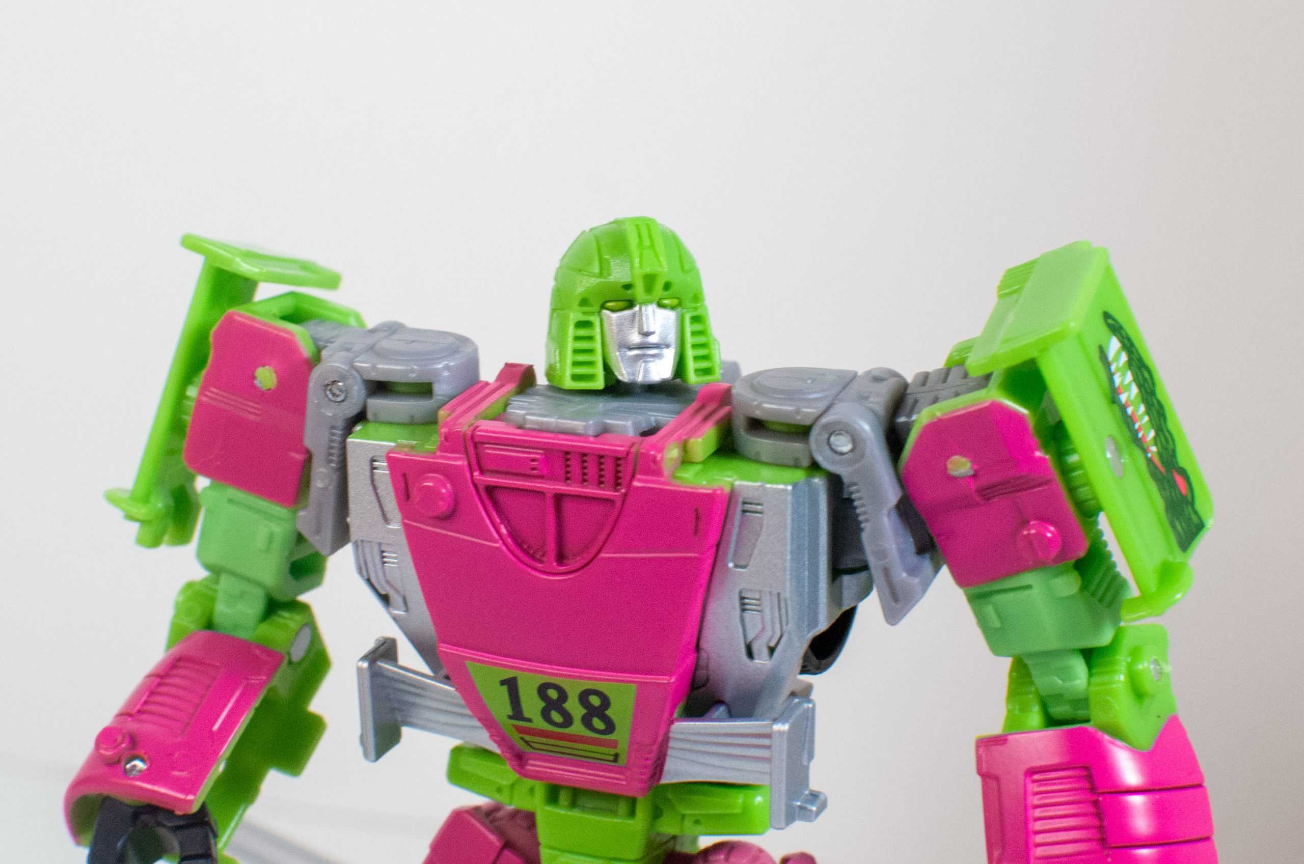 Bot Reviews: Transformers: Legacy Evolution Deluxe G2 Universe Mirage