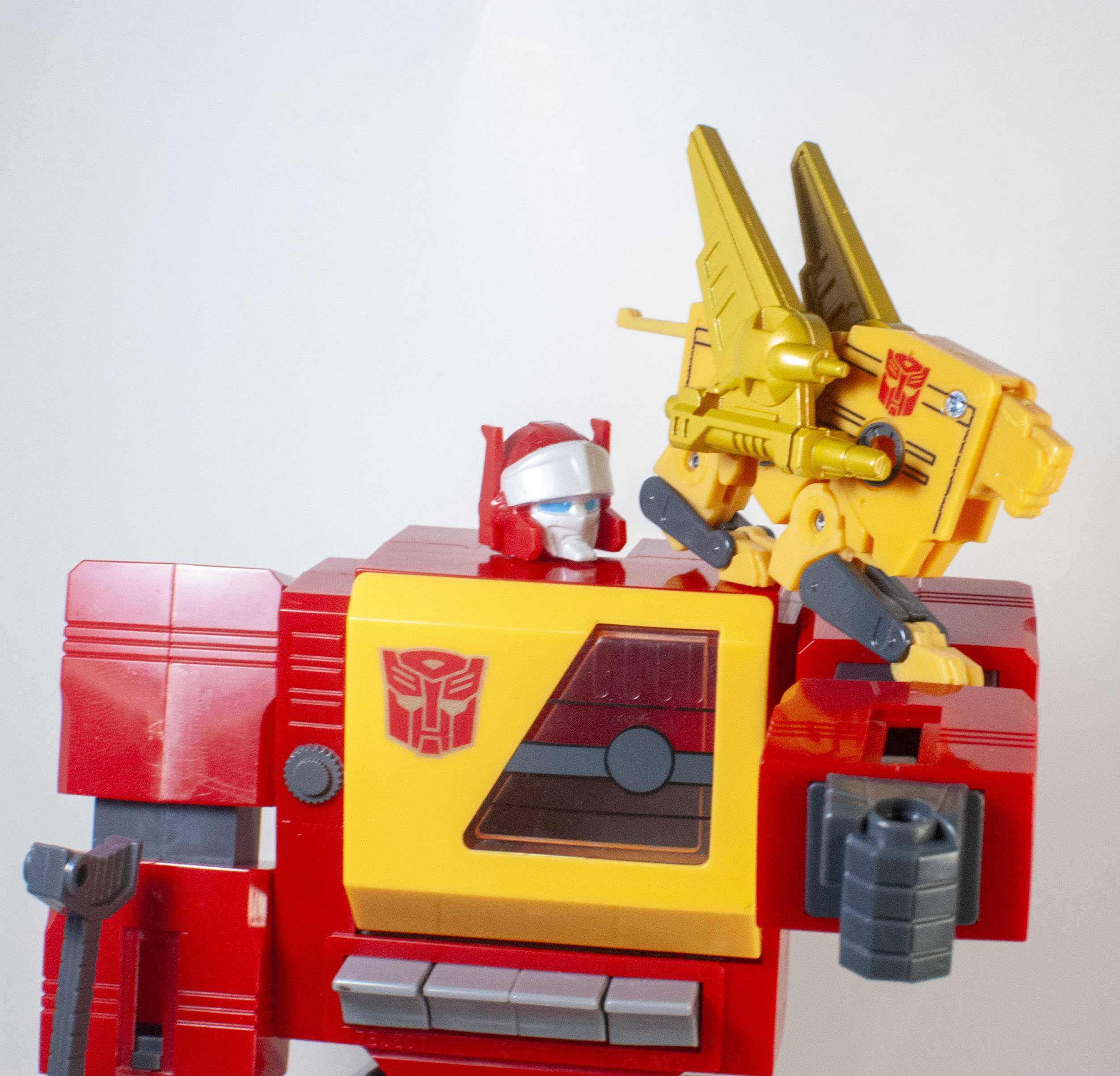 Bot Reviews: Transformers: Retro Blaster, with Steeljaw.