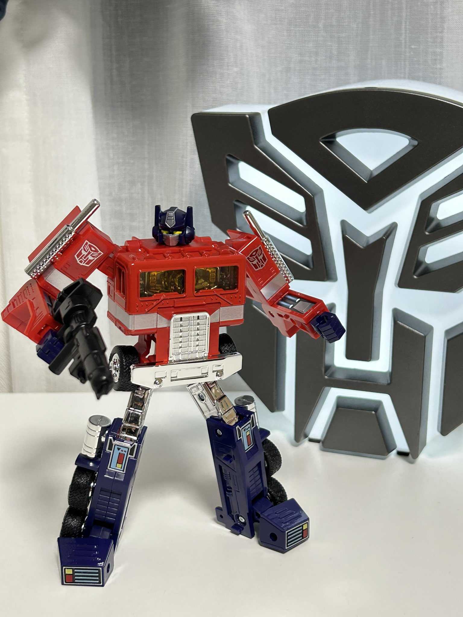 Takara Tomy Missing Link Convoy/Optimus Prime In-Hand Images