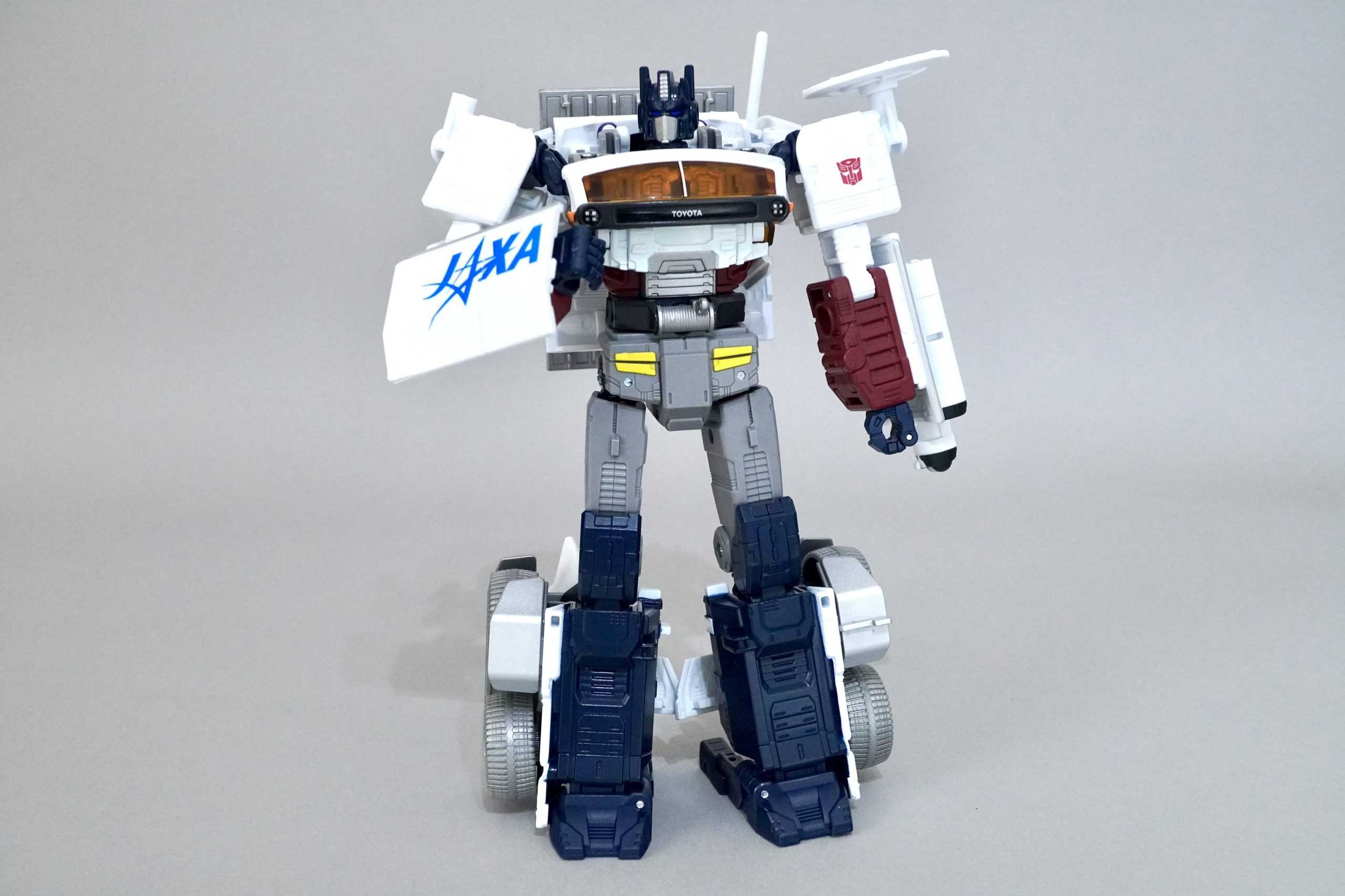 Takara Tomy Transformers Lunar Cruiser Prime In-Hand Images
