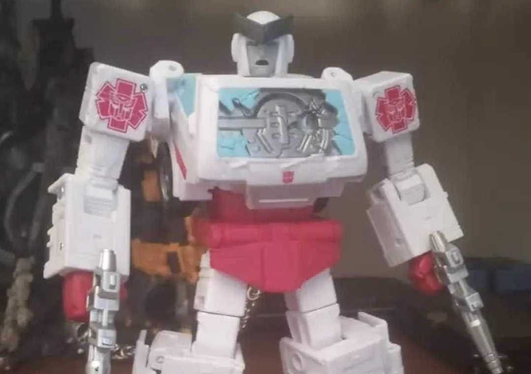 First Look at Target Exclusive Studio Series 86 Dying Ratchet