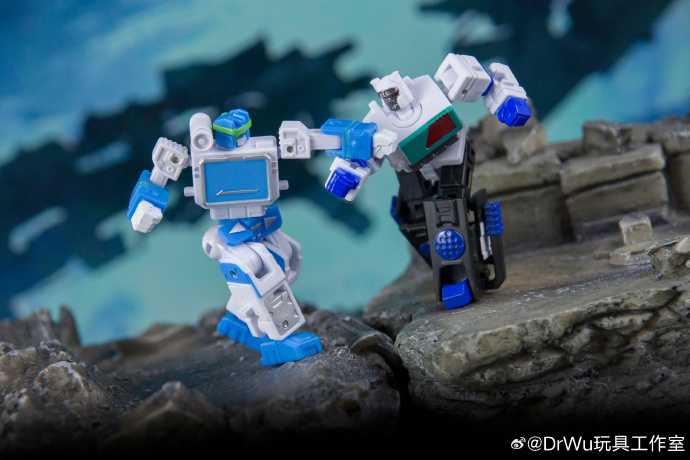 Dr Wu DW-E02M Monitor (Shattered Glass Soundwave) & DW-E16 Sound Master (Shattered Glass Blaster) Color Prototypes