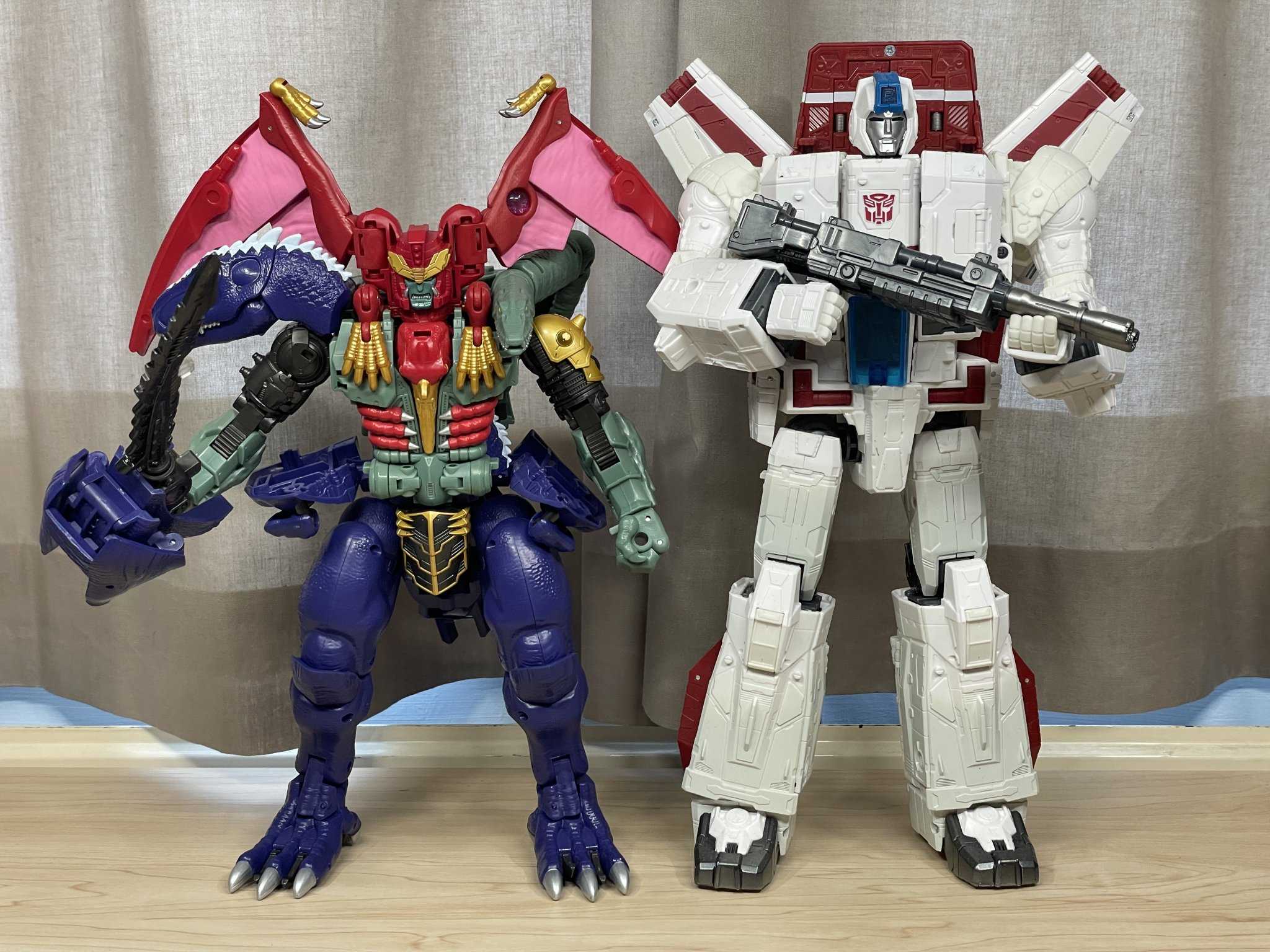 Legacy United Commander Magmatron Out In Asia – New In-Hand Images