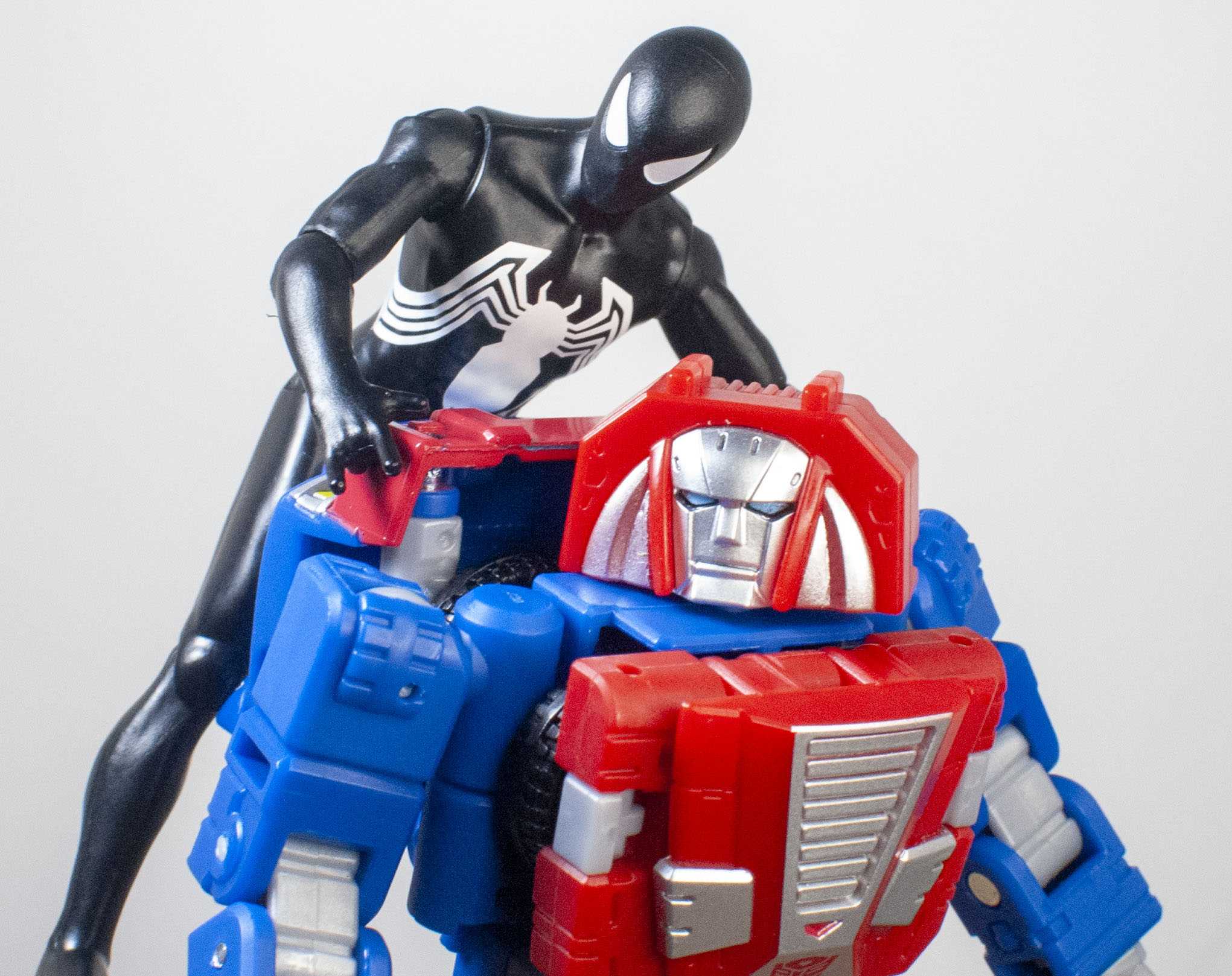 Bot Reviews: Transformers: Legacy United Deluxe Gears, with Bonus Review