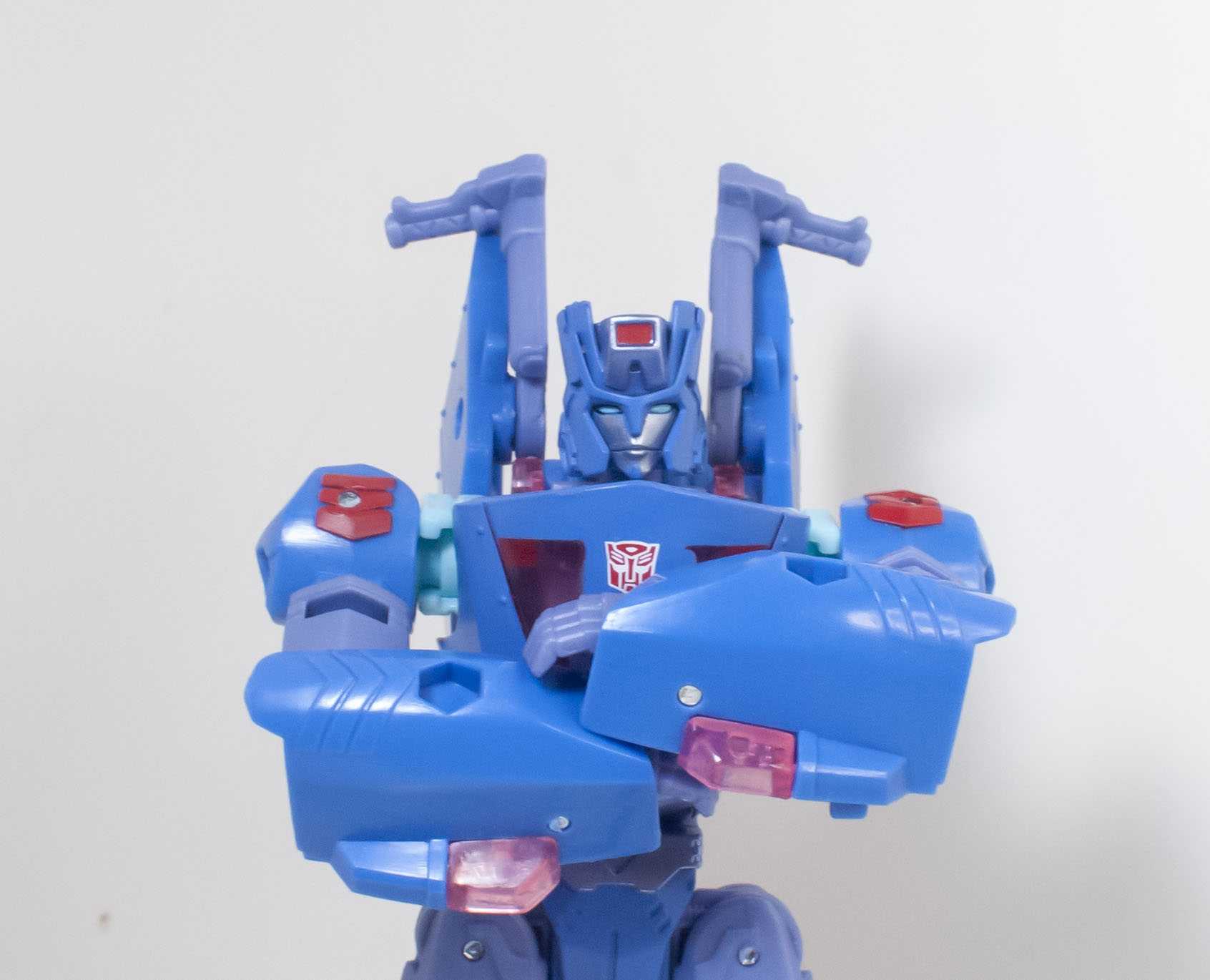 Bot Reviews: Transformers: Legacy United Deluxe Cyberverse Universe Chromia