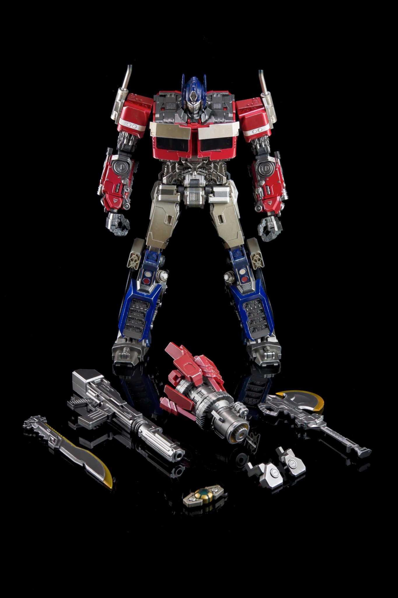Lucky Car MVP-01 Atlas (DLX Scale Bumblebee Movie Optimus Prime) Color Prototype