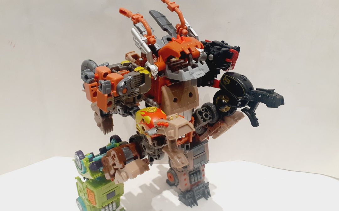 With Legacy Road Pig Out, the Junkasaurus Combiner can now be Completed