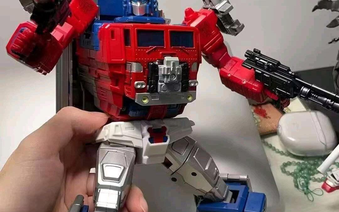 Transformers MPG-09 Super Ginrai In-Hand Images