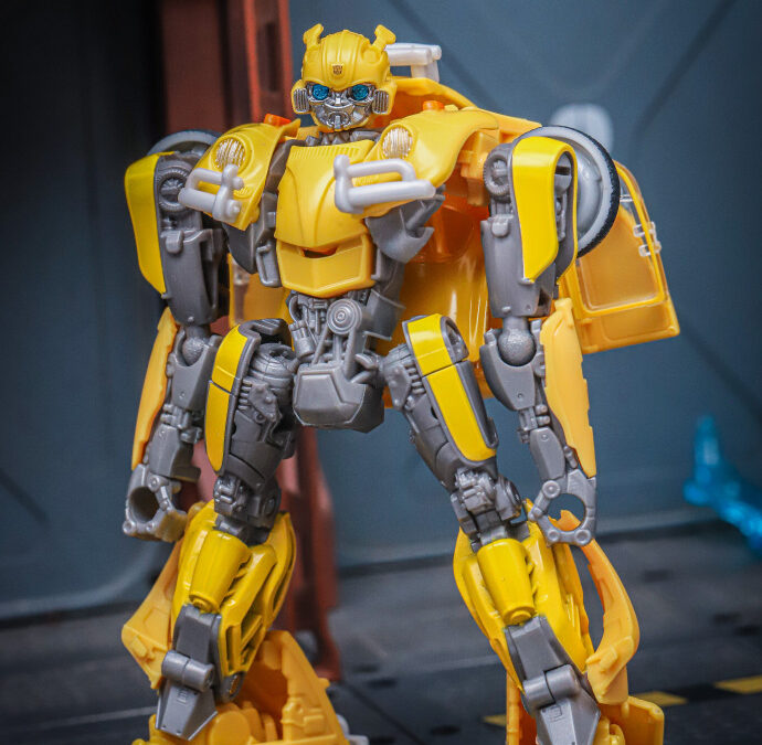 Transformers Studio Series SS-116 Deluxe Bumblebee Movie Bumblebee Additional In-Hand Images