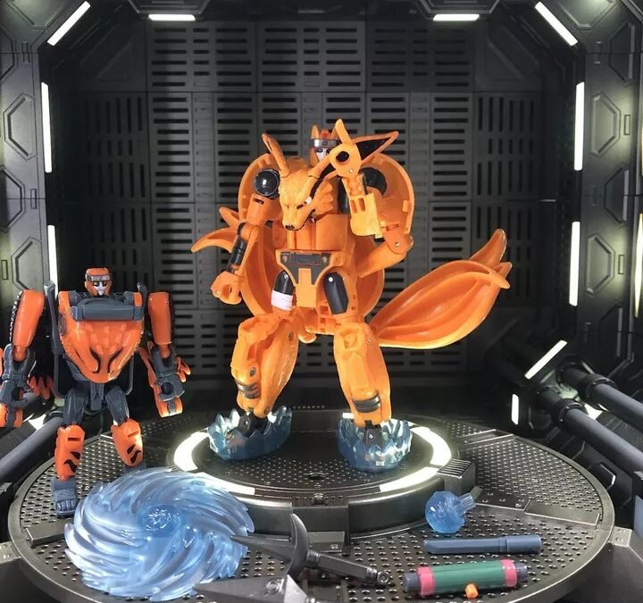 Transformers Collaborative Naruto Shippuden x Transformers Kurama and Gamakichi In-Hand Images
