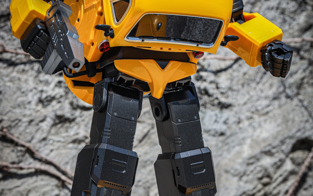 Robosen Flagship G1 Bumblebee In-Hand Images