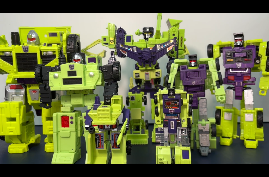Studio Series Constructicons Hook & Long Haul 2-Pack In-Hand Images