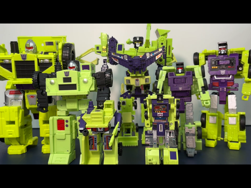 Studio Series Constructicons Hook & Long Haul 2-Pack In-Hand Images ...