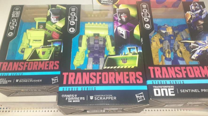 Studio Series Wave 28 Deluxe & Voyager Out In Canada