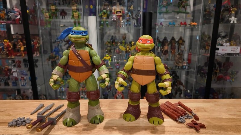 2012 TMNT Giant Battle Shell Leonardo & Michelangelo Action Figure Video Review and Images