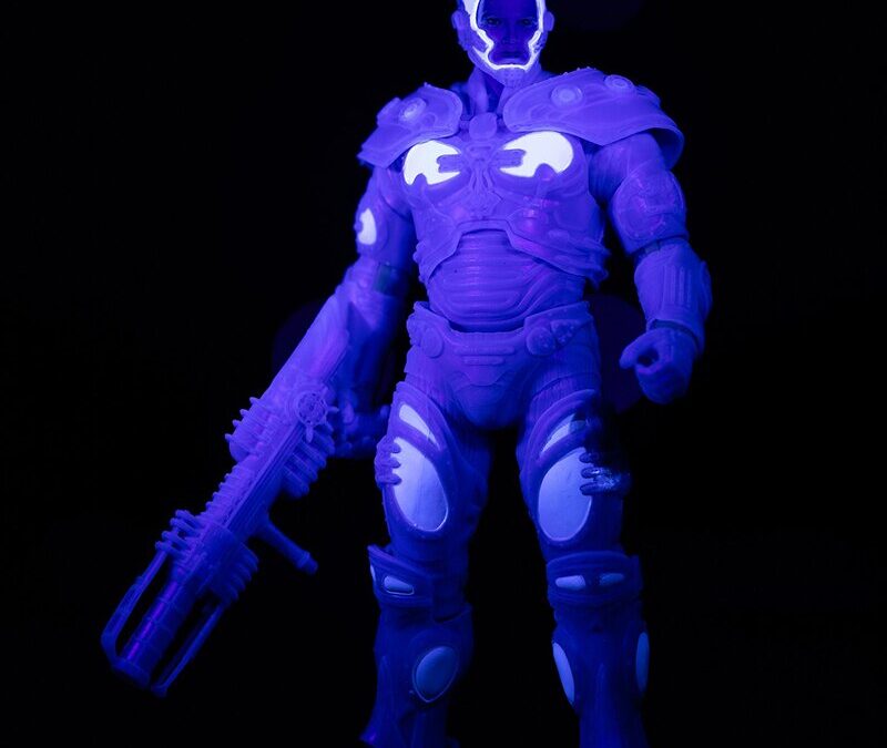 In-Hand Images: McFarlane Toys Entertainment Earth Exclusive DC Multiverse Batman and Robin Mr. Freeze (Black Light Edition) Figure