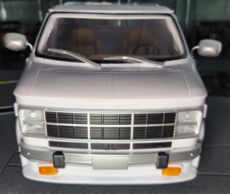 Ramen Toy REV (Ramen Economical Van) 1/12 Scale Vehicle Model Video Review And Inages