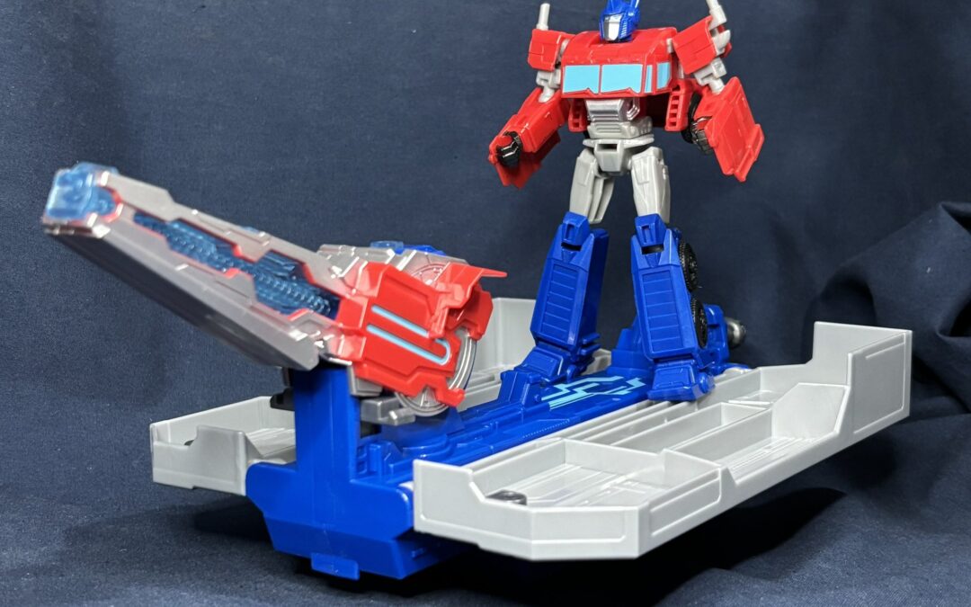 Transformers Earthspark Optimus Prime Battle Trailer In-Hand Images