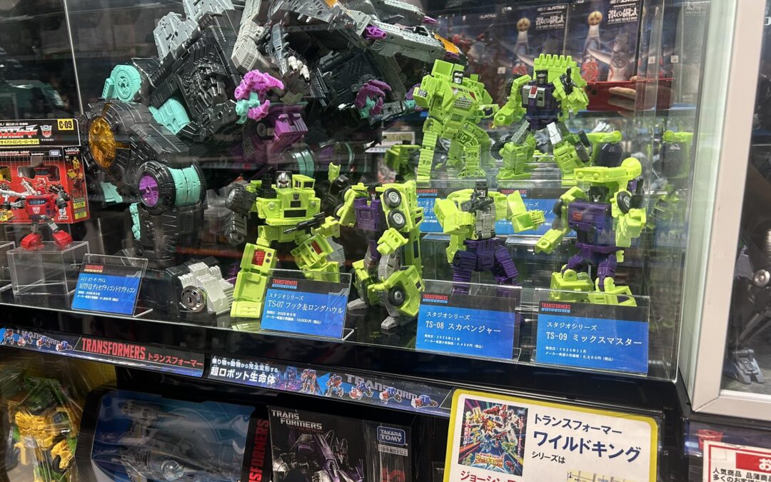 Studio Series 86 Deluxe Scavenger & Full Constructicon Team First Look