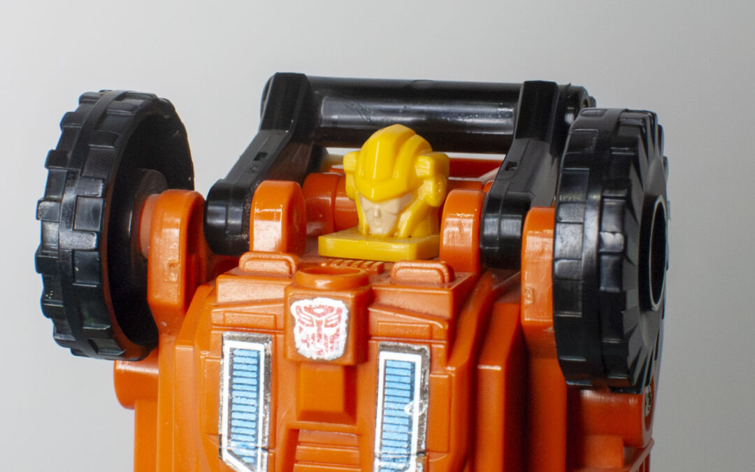 Retro Bot Reviews: Transformers: Generation One Scoop, with Holepunch and Tracer