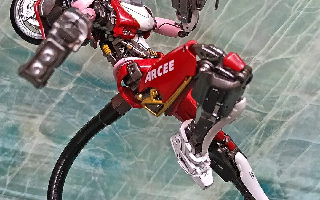 Yolopark AMK Pro Rise Of The Beasts Arcee In-Hand Images